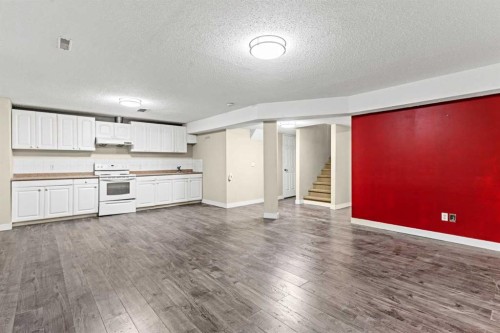 138 Saddlecrest Park Ne, Calgary, AB - Indoor Photo Showing Kitchen