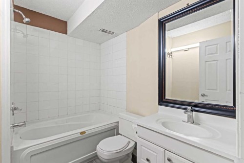 138 Saddlecrest Park Ne, Calgary, AB - Indoor Photo Showing Bathroom