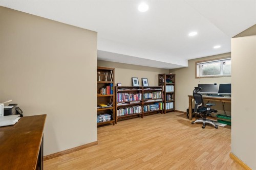 120 Simcoe Close Sw, Calgary, AB - Indoor Photo Showing Office