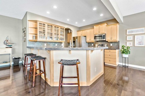 356 Everstone Drive Sw, Calgary, AB - Indoor Photo Showing Kitchen