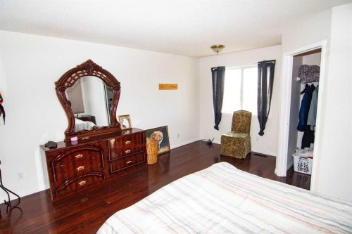 47 Anaheim Crescent, Calgary, AB - Indoor Photo Showing Bedroom