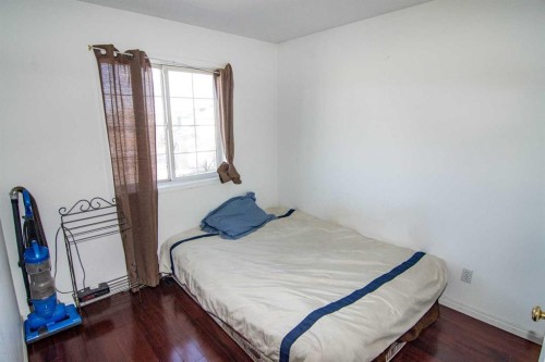 47 Anaheim Crescent, Calgary, AB - Indoor Photo Showing Bedroom