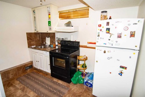 47 Anaheim Crescent, Calgary, AB - Indoor Photo Showing Kitchen