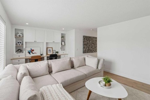 119 Riviera View, Cochrane, AB - Indoor Photo Showing Living Room
