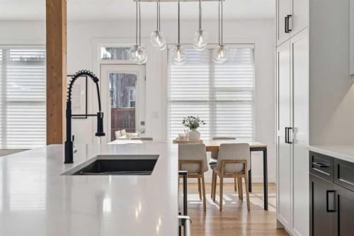 119 Riviera View, Cochrane, AB - Indoor Photo Showing Kitchen