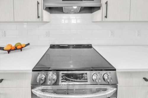 1014 Limit Avenue, Crossfield, AB - Indoor Photo Showing Kitchen