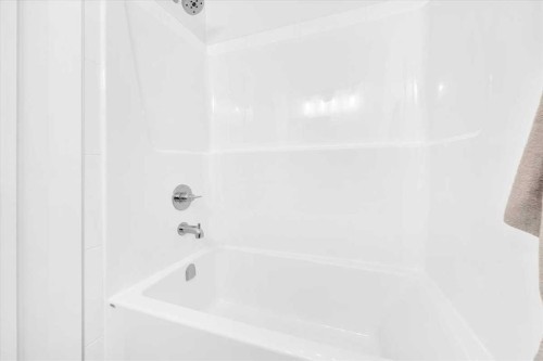 1014 Limit Avenue, Crossfield, AB - Indoor Photo Showing Bathroom