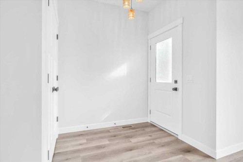 1014 Limit Avenue, Crossfield, AB - Indoor Photo Showing Other Room