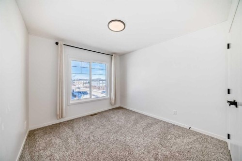 120 Seton Villas Se, Calgary, AB - Indoor Photo Showing Other Room