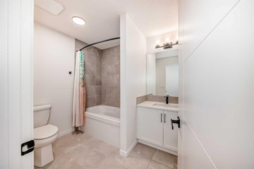 120 Seton Villas Se, Calgary, AB - Indoor Photo Showing Bathroom