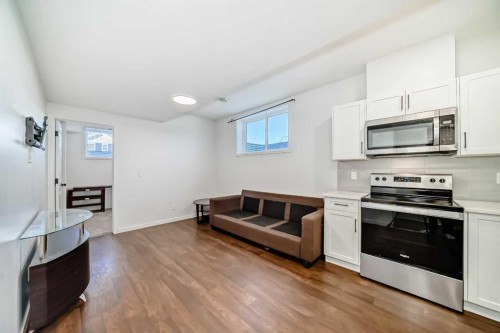 120 Seton Villas Se, Calgary, AB - Indoor Photo Showing Kitchen