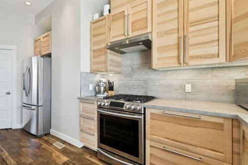1013 19 Avenue Se, Calgary, AB - Indoor Photo Showing Kitchen