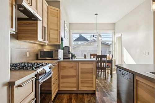 1013 19 Avenue Se, Calgary, AB - Indoor Photo Showing Kitchen