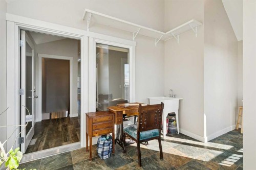 1013 19 Avenue Se, Calgary, AB - Indoor Photo Showing Other Room