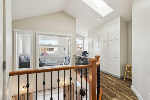 1013 19 Avenue Se, Calgary, AB - Indoor Photo Showing Other Room