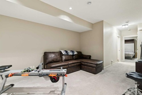 1013 19 Avenue Se, Calgary, AB - Indoor