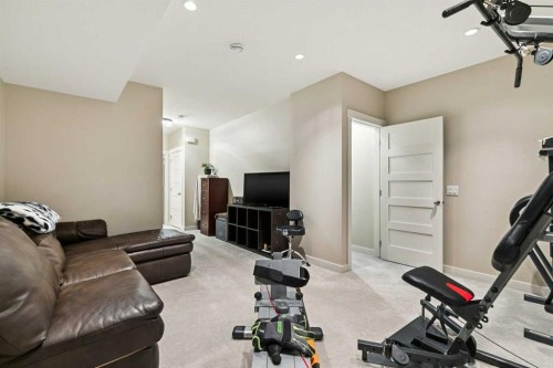 1013 19 Avenue Se, Calgary, AB - Indoor Photo Showing Gym Room