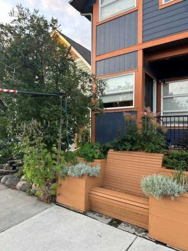 1013 19 Avenue Se, Calgary, AB - Outdoor