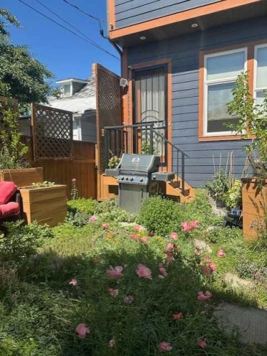 1013 19 Avenue Se, Calgary, AB - Outdoor