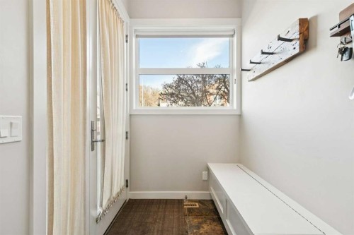 1013 19 Avenue Se, Calgary, AB - Indoor Photo Showing Other Room