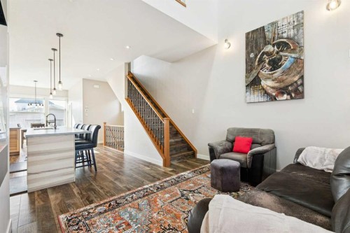 1013 19 Avenue Se, Calgary, AB - Indoor Photo Showing Living Room