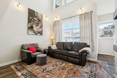 1013 19 Avenue Se, Calgary, AB - Indoor Photo Showing Living Room