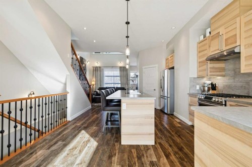 1013 19 Avenue Se, Calgary, AB - Indoor Photo Showing Kitchen With Upgraded Kitchen