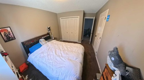 466 Cimarron Boulevard, Okotoks, AB - Indoor Photo Showing Bedroom