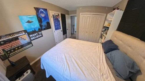 466 Cimarron Boulevard, Okotoks, AB - Indoor Photo Showing Bedroom