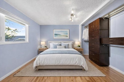 215 Pinegrove Close Ne, Calgary, AB - Indoor Photo Showing Bedroom