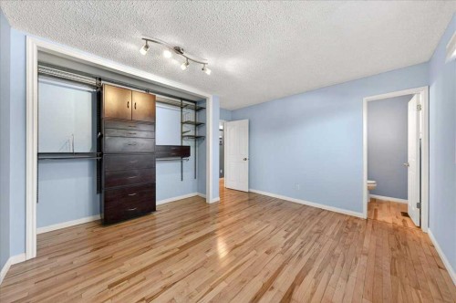 215 Pinegrove Close Ne, Calgary, AB - Indoor