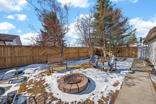 215 Pinegrove Close Ne, Calgary, AB - Outdoor