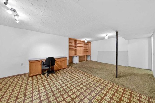 215 Pinegrove Close Ne, Calgary, AB - Indoor