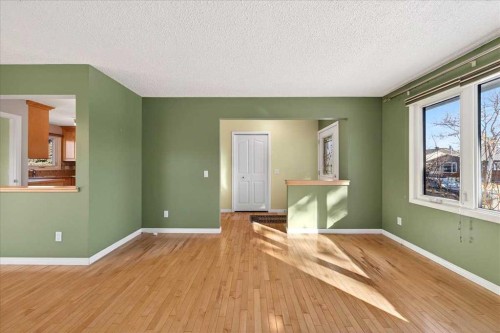 215 Pinegrove Close Ne, Calgary, AB - Indoor Photo Showing Other Room