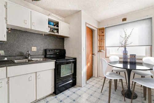 55 Queen Isabella Close Se, Calgary, AB - Indoor