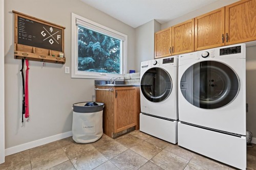 33 Sunset Crescent, Okotoks, AB - Indoor Photo Showing Laundry Room