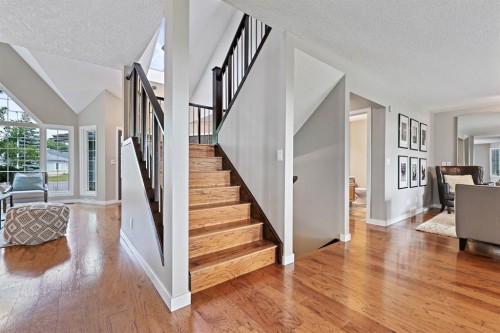 33 Sunset Crescent, Okotoks, AB - Indoor Photo Showing Other Room