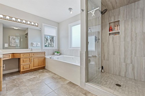 33 Sunset Crescent, Okotoks, AB - Indoor Photo Showing Bathroom