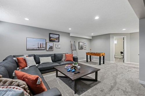 33 Sunset Crescent, Okotoks, AB - Indoor Photo Showing Living Room