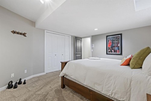 33 Sunset Crescent, Okotoks, AB - Indoor Photo Showing Bedroom