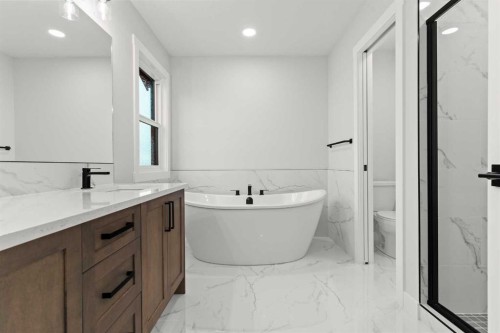 467 Kinniburgh Loop, Chestermere, AB - Indoor Photo Showing Bathroom