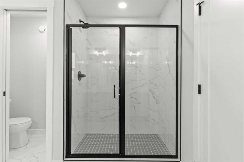 467 Kinniburgh Loop, Chestermere, AB - Indoor Photo Showing Bathroom