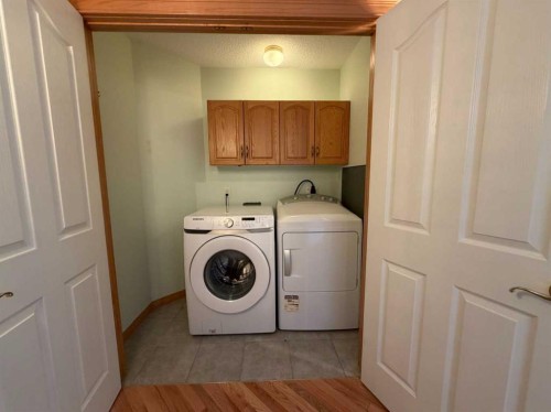 5111 Shannon Drive, Olds, AB - Indoor Photo Showing Laundry Room
