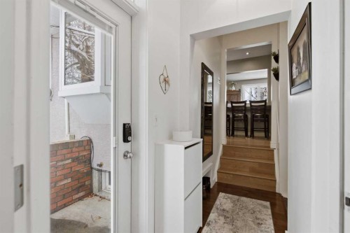 527 Athlone Road Se, Calgary, AB - Indoor Photo Showing Other Room