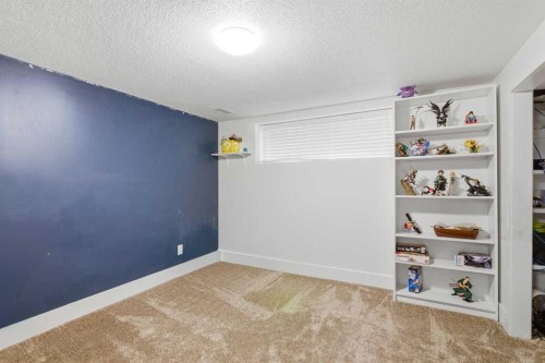 527 Athlone Road Se, Calgary, AB - Indoor Photo Showing Other Room