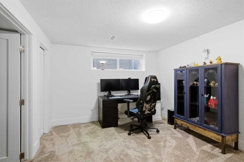 527 Athlone Road Se, Calgary, AB - Indoor Photo Showing Other Room