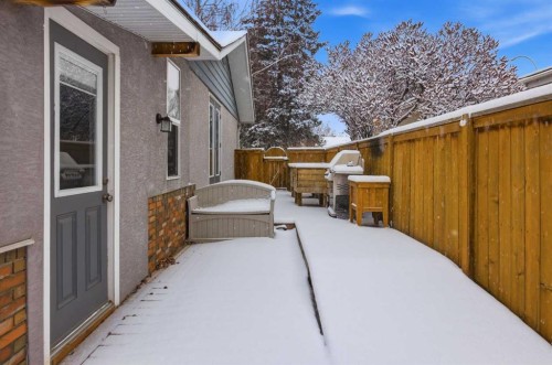 527 Athlone Road Se, Calgary, AB - Outdoor With Exterior