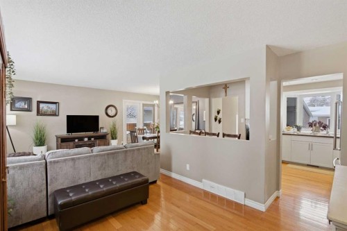 527 Athlone Road Se, Calgary, AB - Indoor