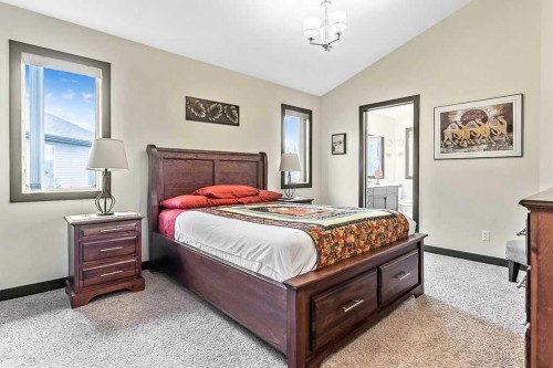 263 Willow Ridge Manor Sw, Diamond Valley, AB - Indoor Photo Showing Bedroom