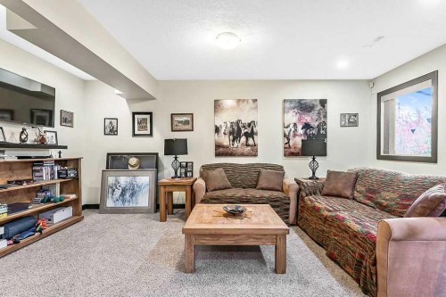 263 Willow Ridge Manor Sw, Diamond Valley, AB - Indoor Photo Showing Living Room